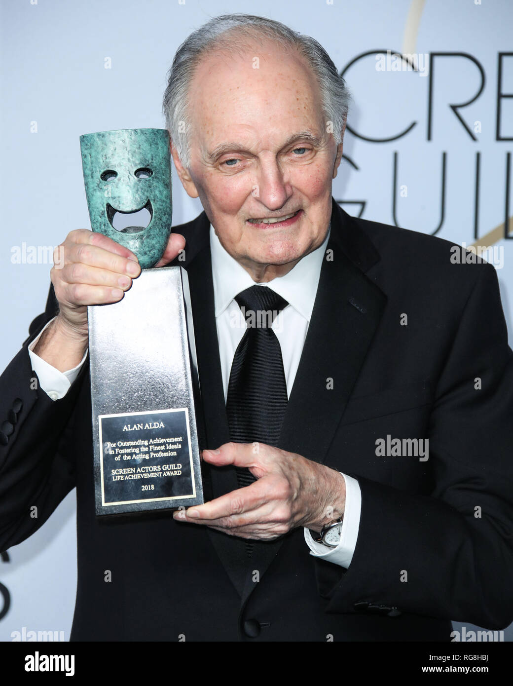 Los Angeles, Kalifornien, USA. 27. Januar 2019. Schauspieler Alan Alda, Empfänger des SAG-Life Achievement Award, stellt in der Presse Zimmer auf der 25. jährlichen Screen Actors Guild Awards im Shrine Auditorium am 27. Januar 2019 in Los Angeles, Kalifornien, USA. (Foto von Xavier Collin/Image Press Agency) Quelle: Bild Presse Agentur/Alamy leben Nachrichten Stockfoto