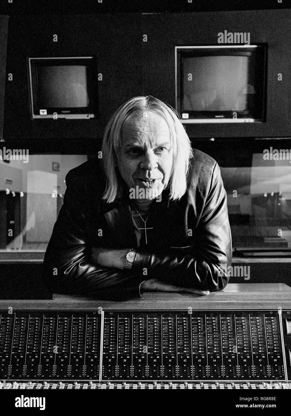 Rick Wakeman, Englischer Keyboarder, Songwriter, Fernsehen und Radio Moderator und Autor in London England fotografiert. Stockfoto