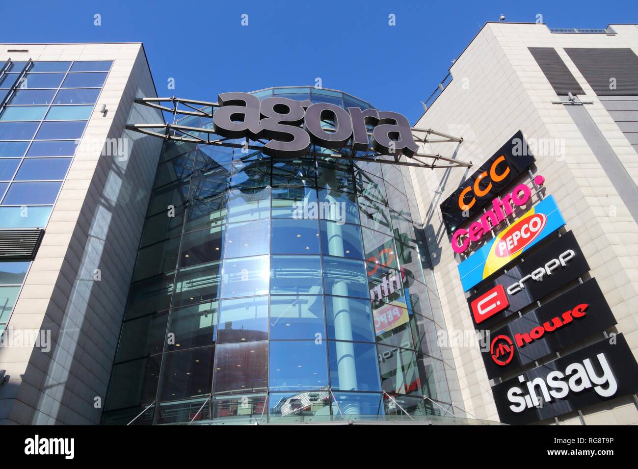 BYTOM, Polen - 8. MÄRZ 2015: Agora shopping Center in Bytom, Polen. Die 56 tausend Quadratmeter Einkaufsviertel ist einer der größten in der Region. Stockfoto