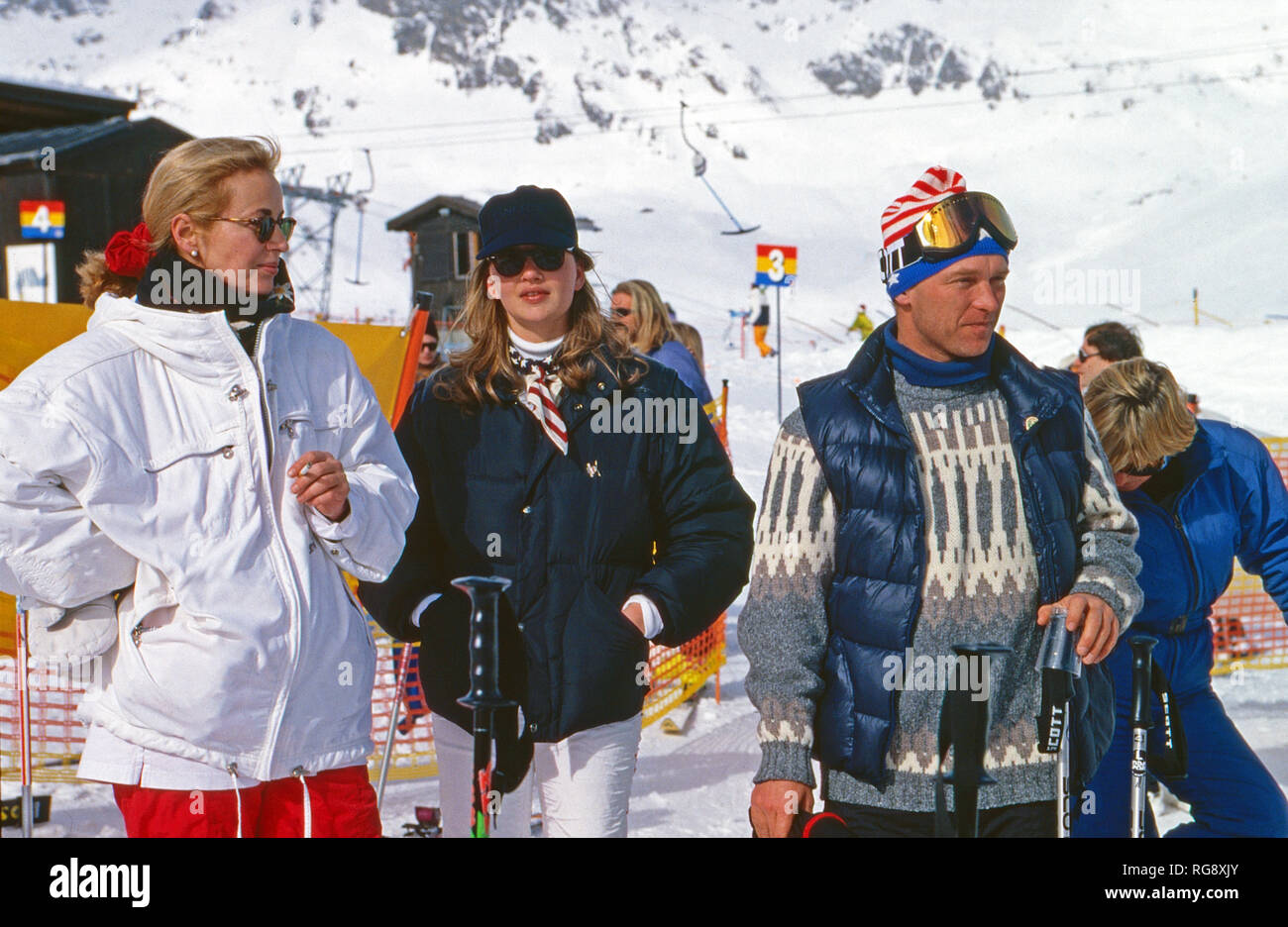 Cora Freifrau von Saurma und Carl Eduard von Bismarck im Skiurlaub in St. Moritz, Schweiz 1996. Cora Freifrau von Saurma und Carl Eduard von Bismarck an Ihren Skiurlaub in St. Moritz, Schweiz 1996. Stockfoto