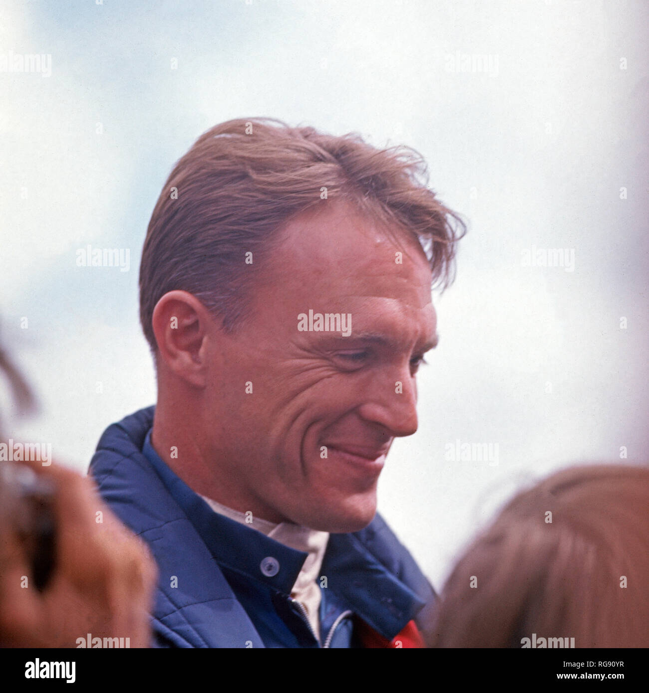 Dan Gurney, Sieger im 24 Stunden Rennen von Le Mans, Frankreich 1967. Amerikanische Rennfahrer Dan Gurney, der Gewinner der 24 Stunden Rennen in Le Mans, Frankreich 1967. Stockfoto