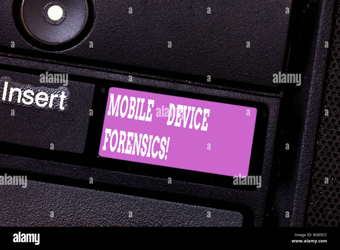 Schreiben Hinweis Übersicht Mobile Device Forensics. Business Foto präsentiert elektronische Datenerfassung für rechtliche Hinweise verwenden Sie Taste der Tastatur Absicht zu cre Stockfoto