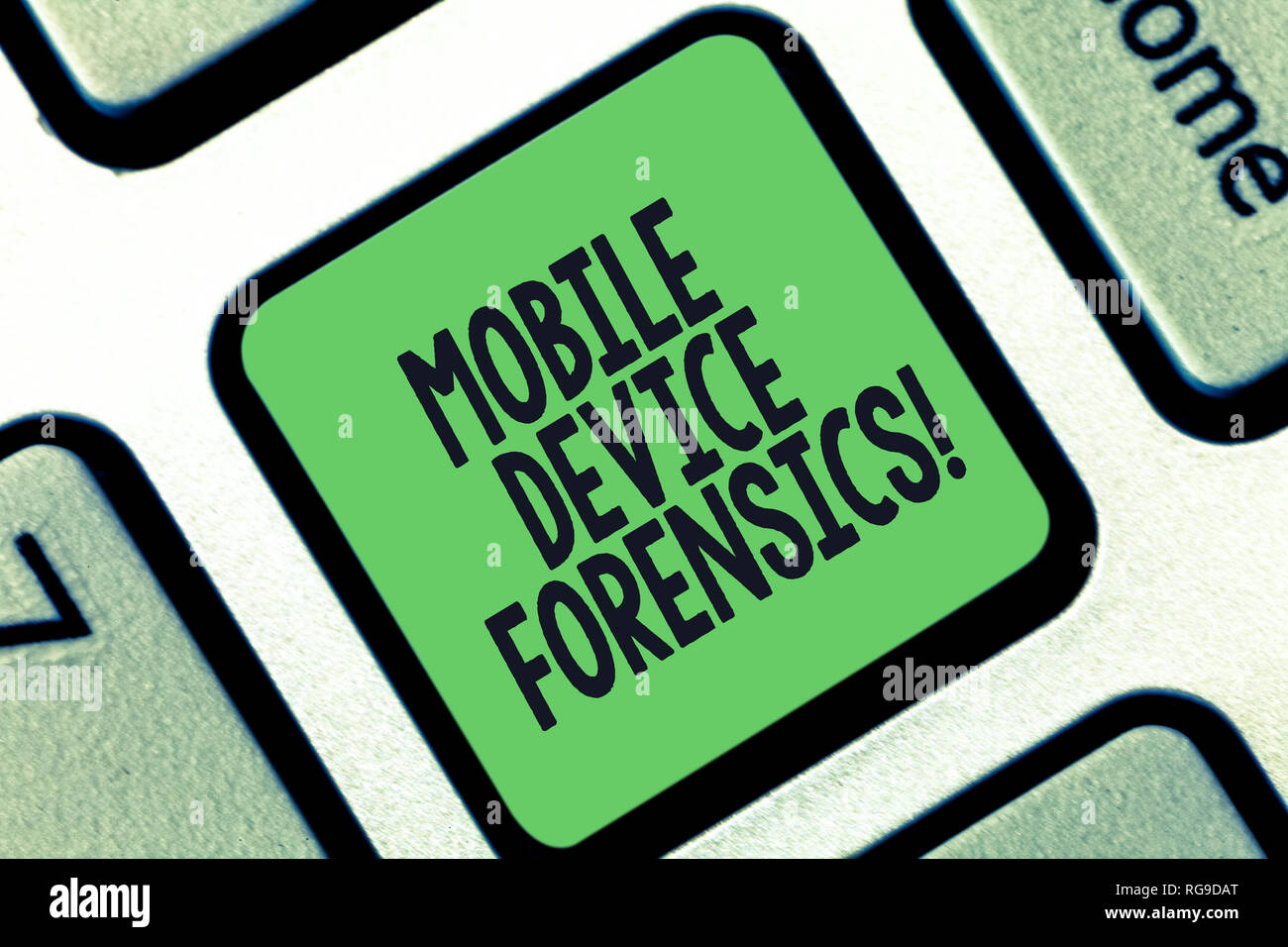Konzeptionelle Handschrift zeigt Mobile Device Forensics. Business Foto Text elektronische Datenerfassung für rechtliche Hinweise verwenden Sie Taste der Tastatur Absicht t Stockfoto