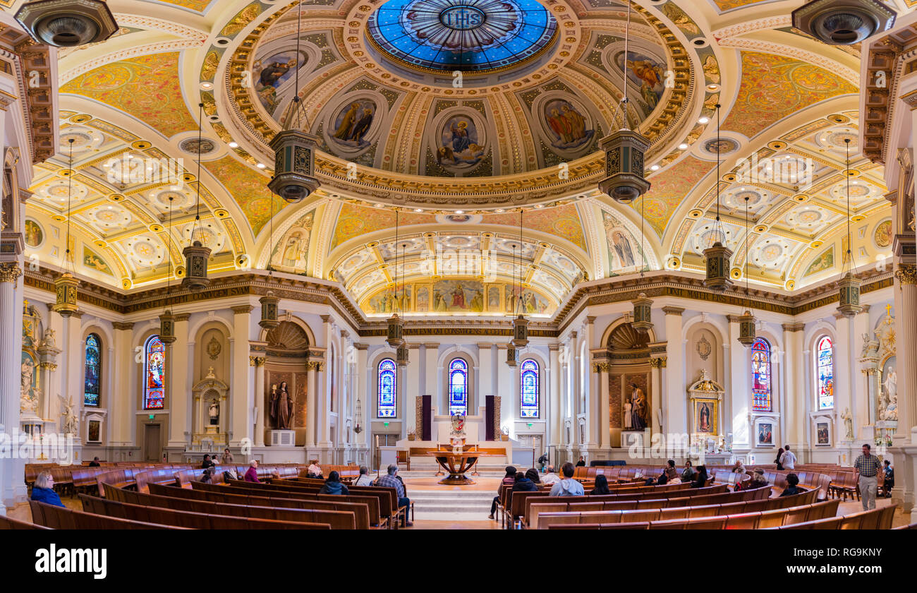 Februar 21, 2018 San Jose/CA/USA - Innenansicht der Kathedrale Basilica St. Joseph, einem großen Römisch-katholische Kirche in der Innenstadt von San Jose entfernt, Stockfoto