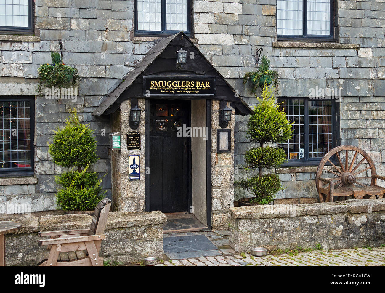Eingang zum Schmuggler bar im Jamaica Inn, Bodmin Moor, bolventor, Cornwall, England, Großbritannien, Großbritannien. Stockfoto