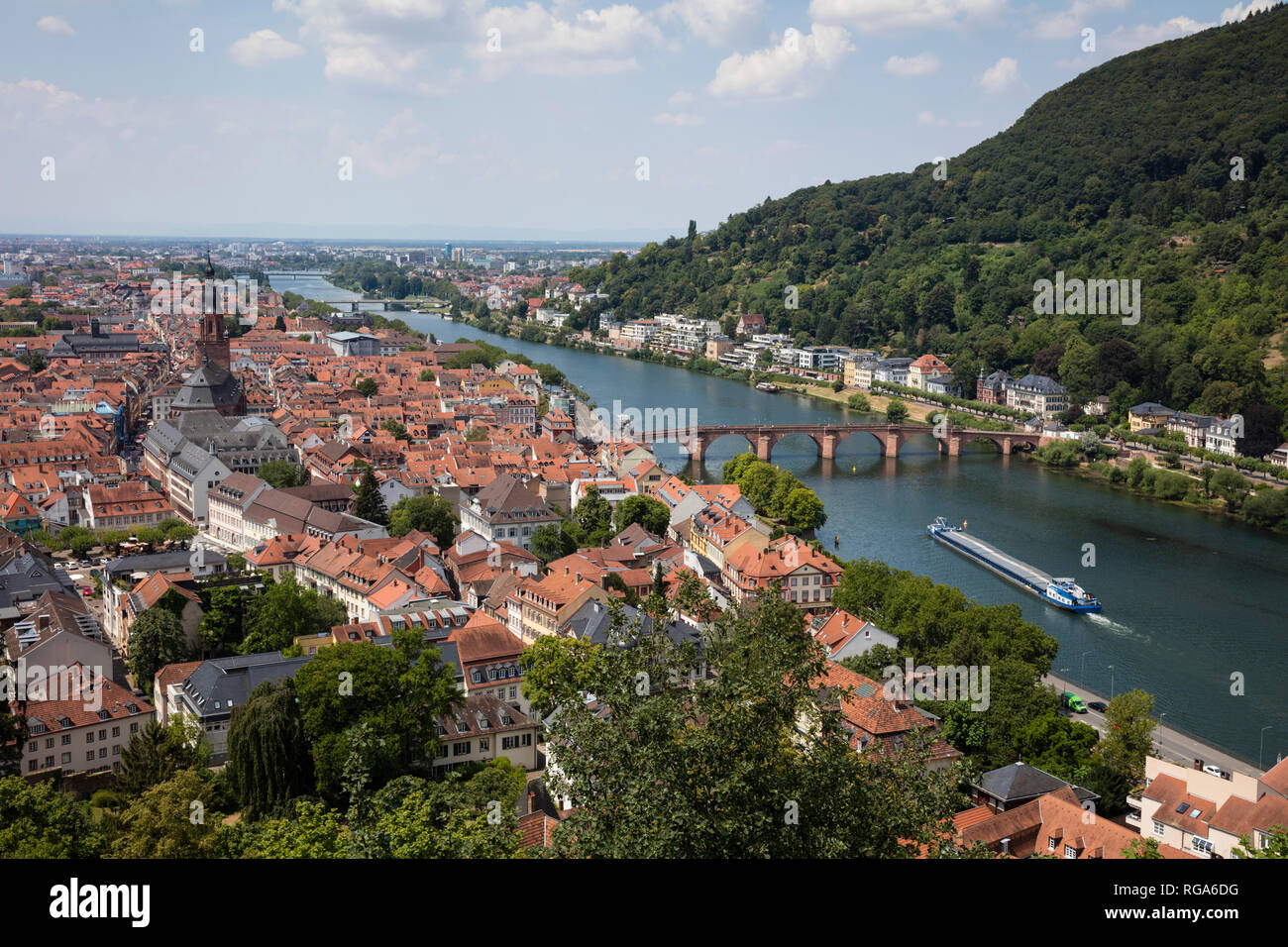 Deutschland, Baden-Württemberg, Heidelberg, Neckar, Blick auf die Stadt mit Charles-Theodore-Brücke Stockfoto