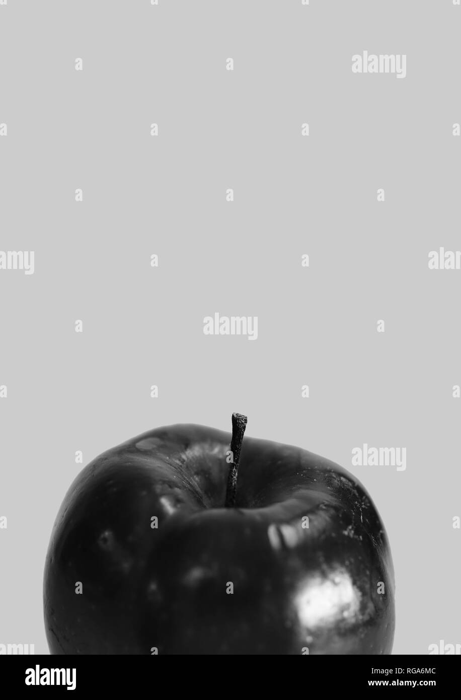 Makro Foto eines Red Delicious Apple. Schöne Nahaufnahme zeigt die Details dieser Frucht. Schwarz-weiß Foto. Stockfoto