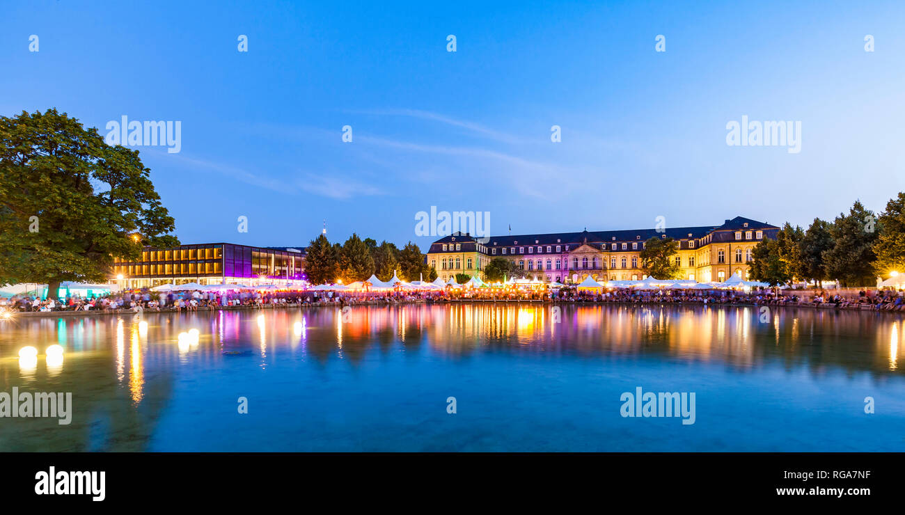 Deutschland, Stuttgart, Schlossgarten, Eckensee, Statehouse und das Neue Schloss im Sommer Party Stockfoto