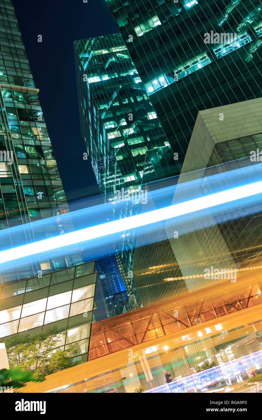 Singapur, Singapur - ca. September 2017: Wolkenkratzer von Singapur Stadt bei Nacht, Singapur. Stockfoto
