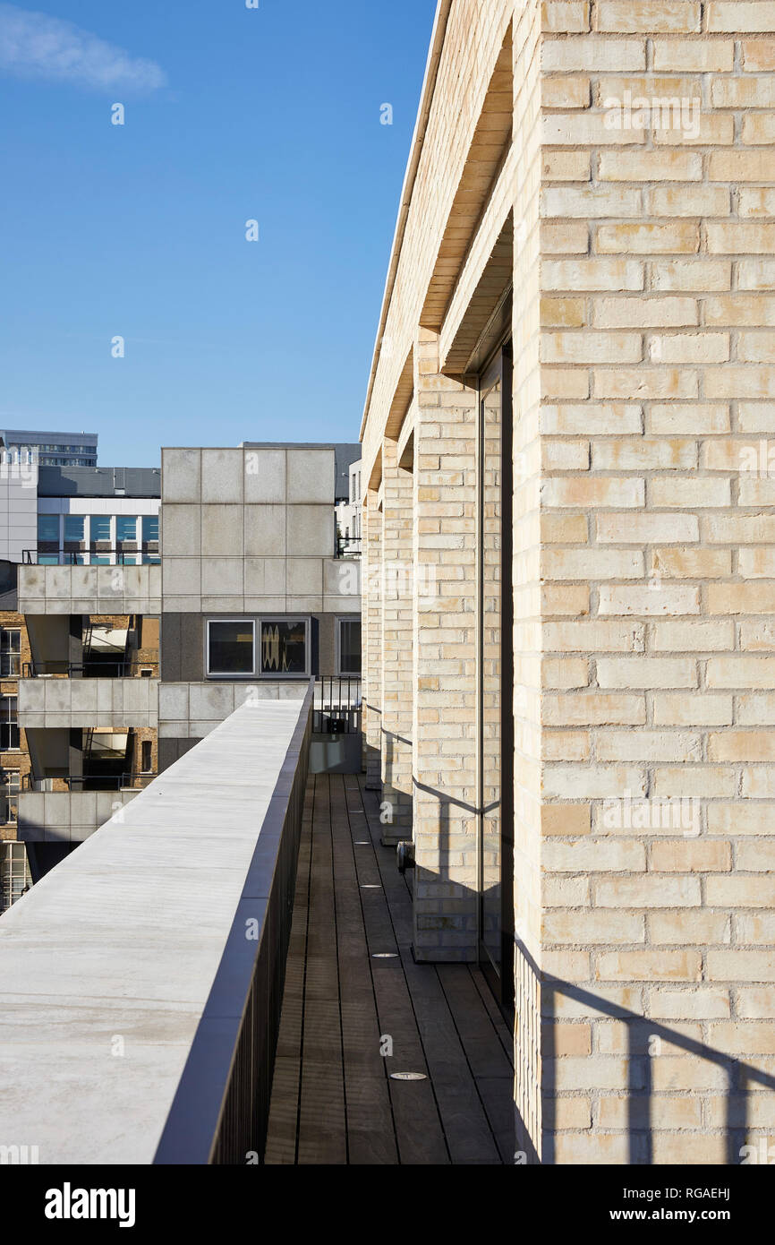 Dachterrasse. Paul Street, London, Vereinigtes Königreich. Architekt: Steif+Trevillion Architekten, 2018. Stockfoto