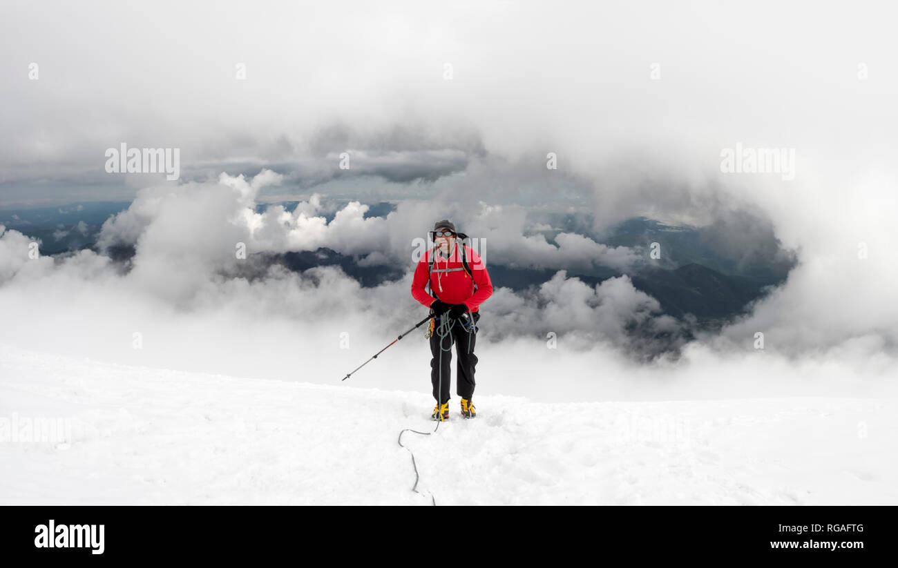 Russland, Obere Baksan Valley, Kaukasus, Bergsteiger, aufsteigend Elbrus Stockfoto