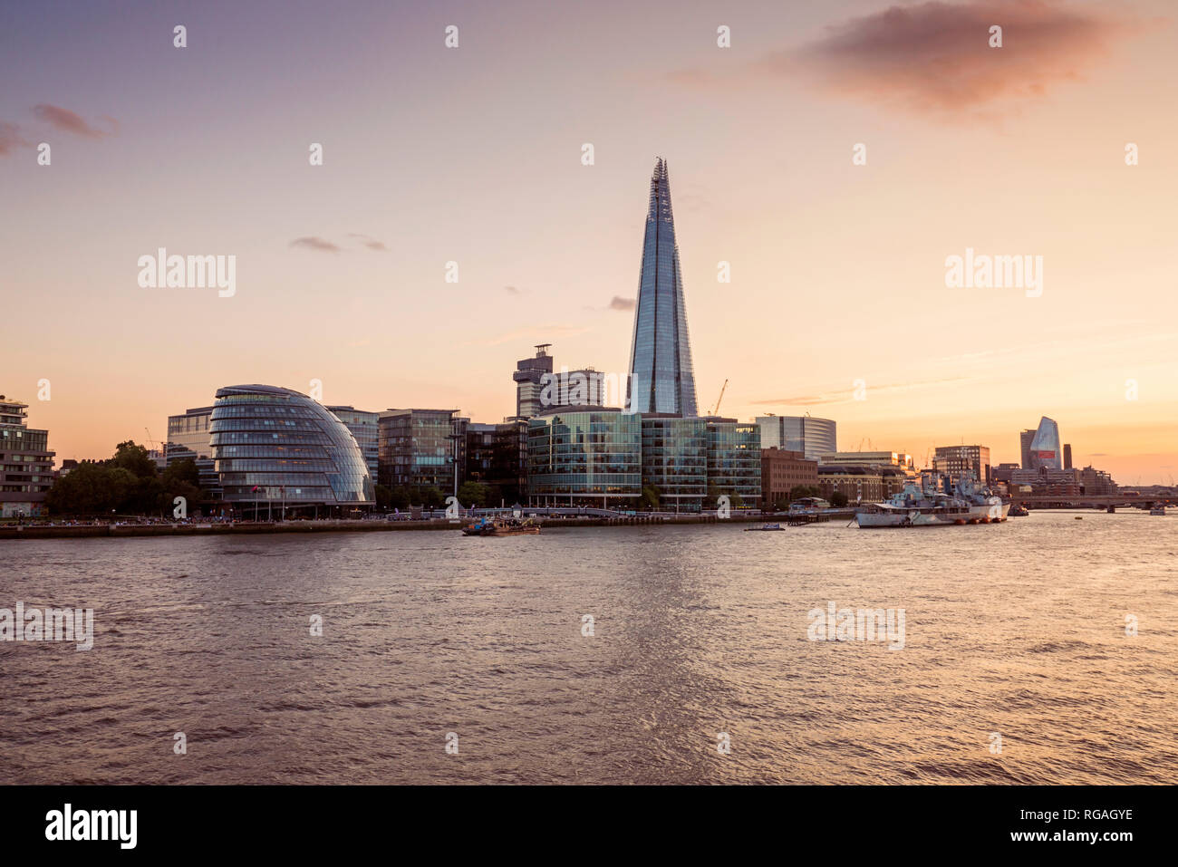 Grossbritannien, England, London, Themse mit Rathaus und der Shard Stockfoto