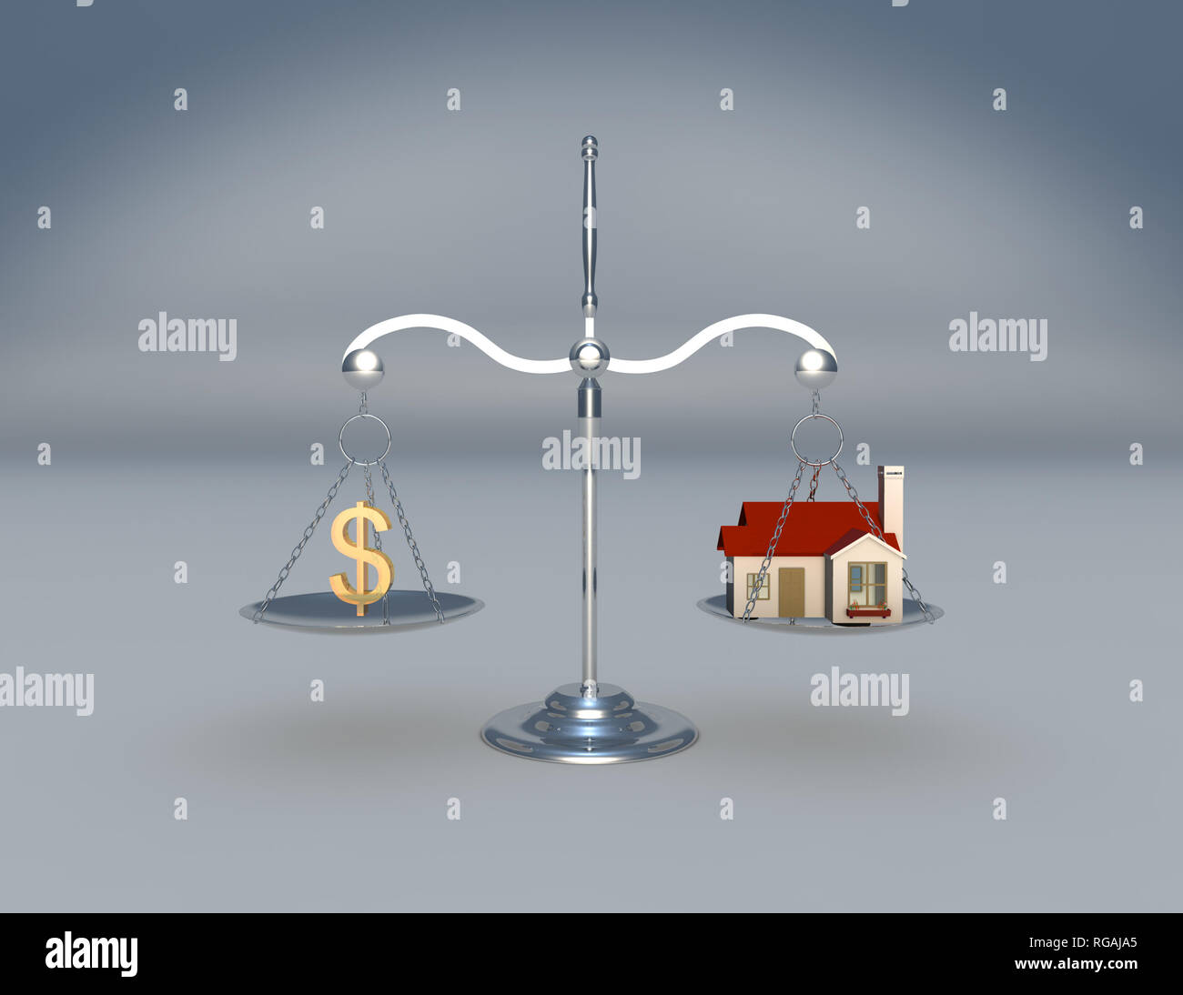 Skala mit Geld Symbol und Haus Stockfoto