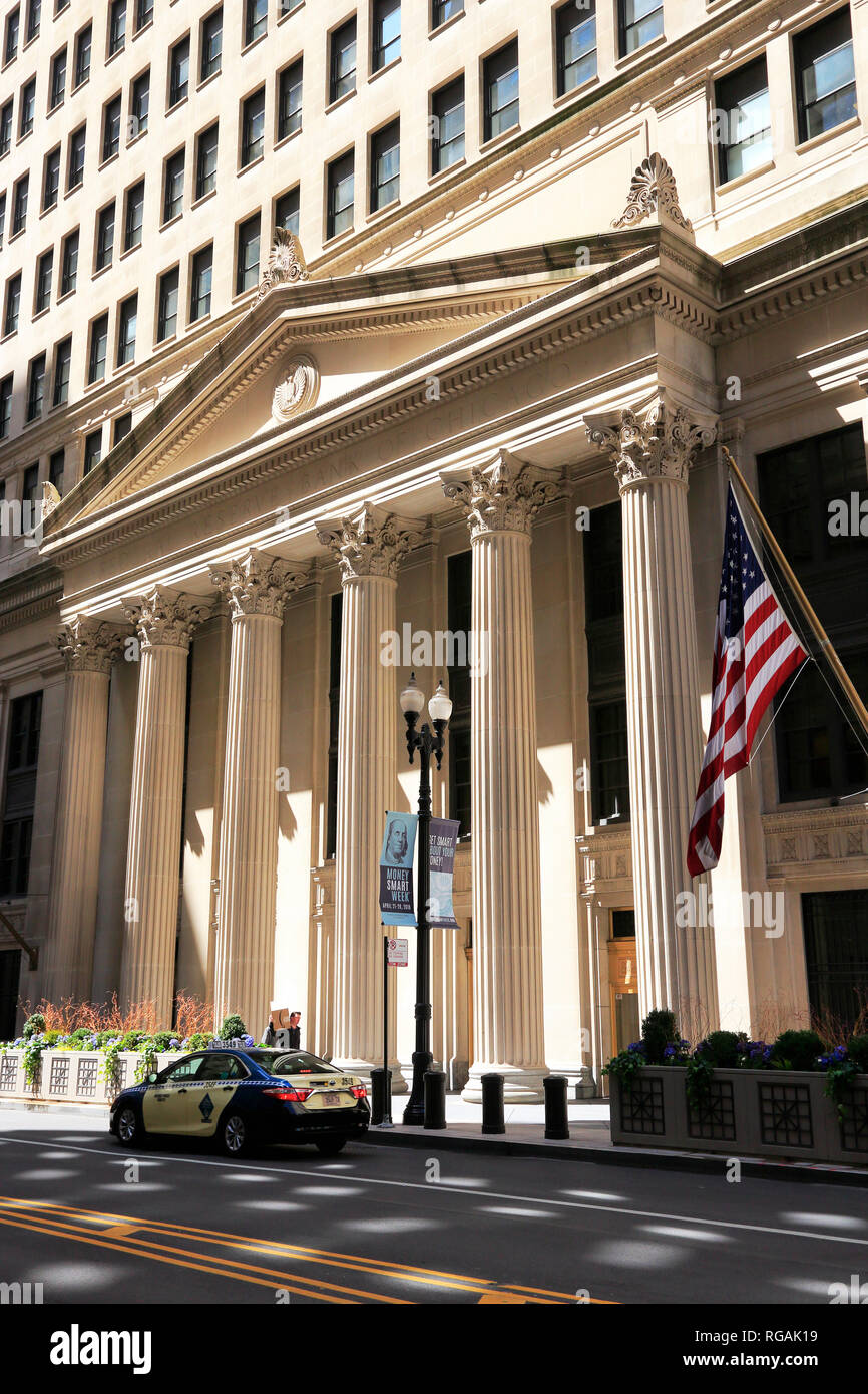 Außenansicht der Federal Reserve Bank von Chicago mit Eingang auf der La Salle Street Chicago Illinois USA. Stockfoto