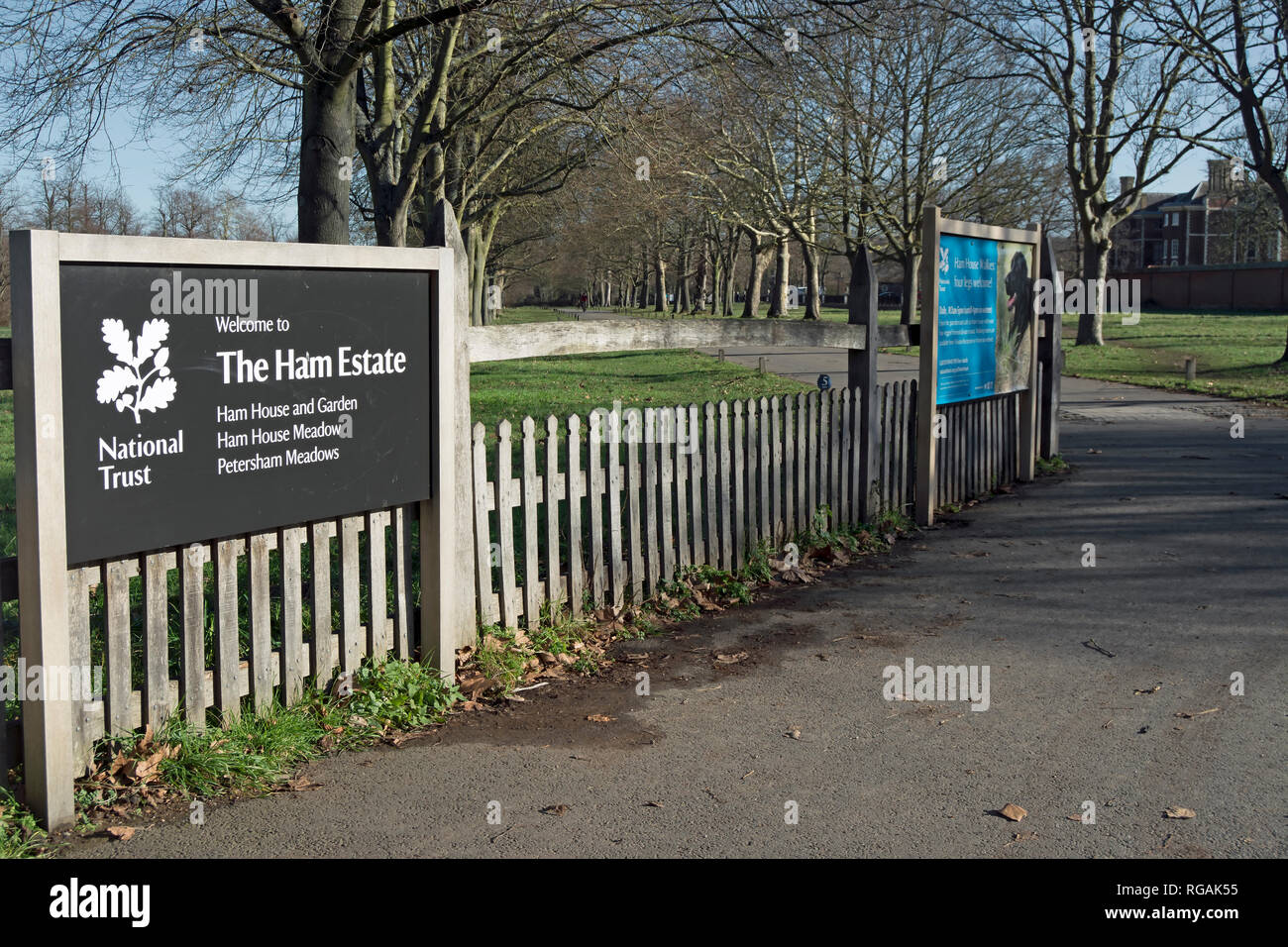 Willkommen Schild am Eingang zu den Schinken, die National Trust Eigentum, einschließlich der Ham House und petersham Weiden, in Ham, Surrey, England Stockfoto