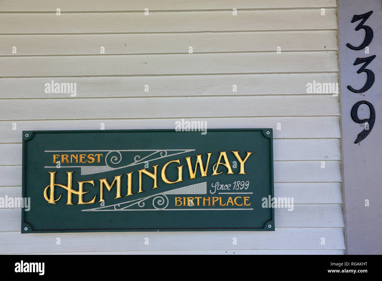 Die Zeichen und Nummer der Adresse durch den Eingang von Ernest Hemingway's Geburtshaus an 339 N. Oak Park Avenue. Oak Park. Westlich von Chicago. Illinois. USA Stockfoto