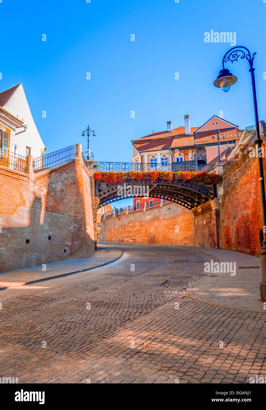 Sibiu, Rumänien: Lügner Brücke in das kleine Quadrat Stockfoto