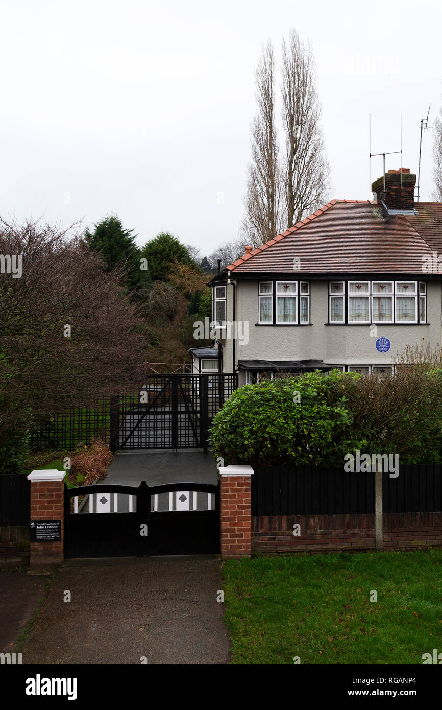 John Lennons Kindheit Home bei 251 Menlove Avenue in Liverpool, England. Das Gebäude ist als Mendips bekannt. Stockfoto