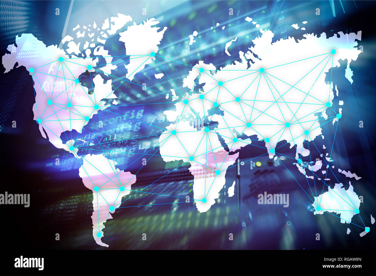 Internet und Telekommunikation Konzept mit Weltkarte auf server Raumhintergrund Stockfoto