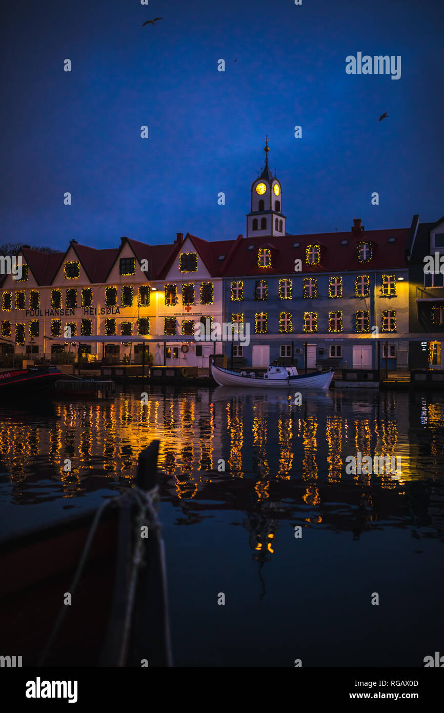 Tórshavn bei Nacht. Färöer Inseln Stockfoto