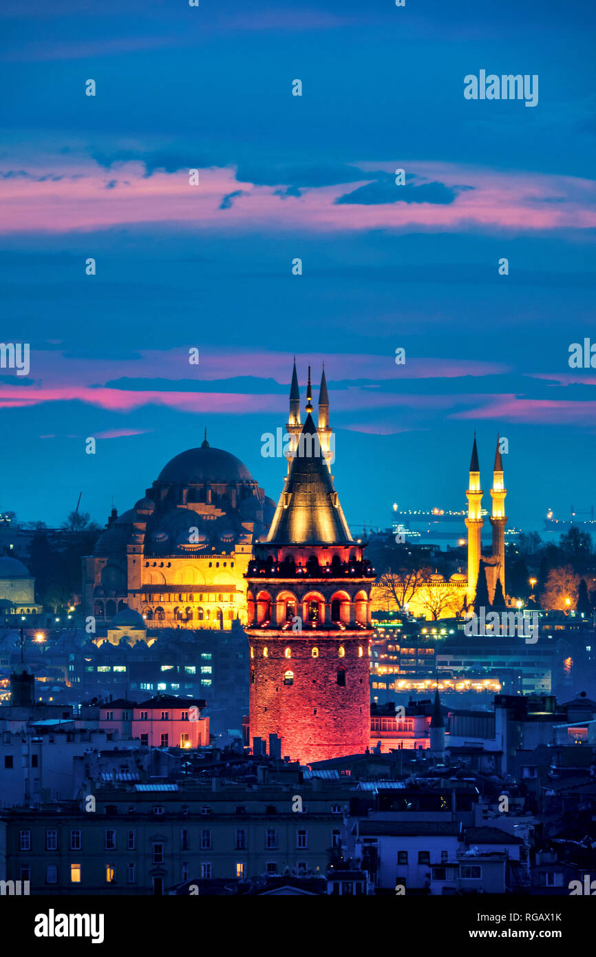 Ansicht der Galata Turm und die Süleymaniye Moschee, Istanbul Stockfoto