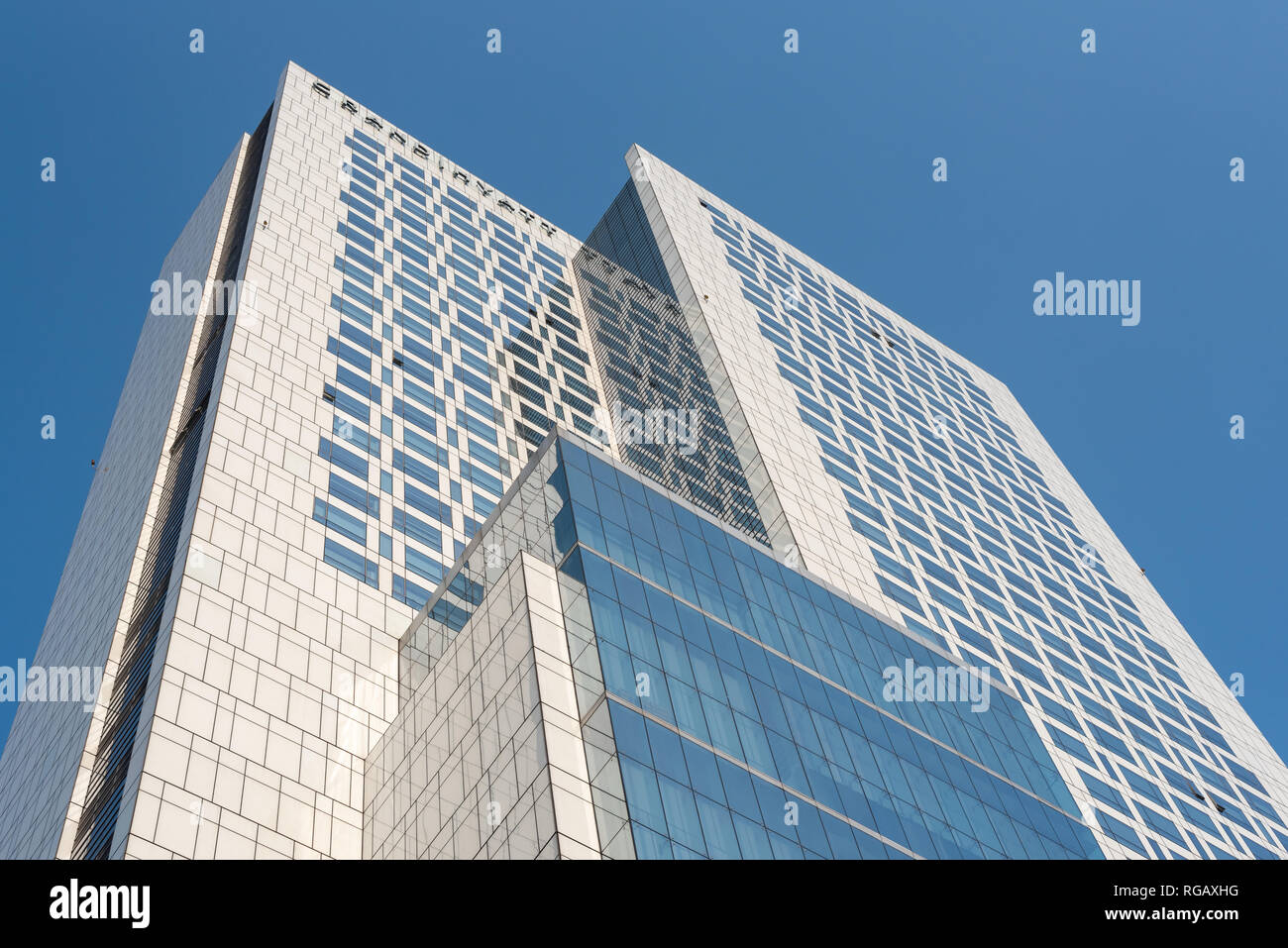 Chengdu, Provinz Sichuan, China - 19 Jan, 2019: Grand Hyatt Hotel Wolkenkratzer gegen den blauen Himmel in der Innenstadt von Chengdu Stockfoto