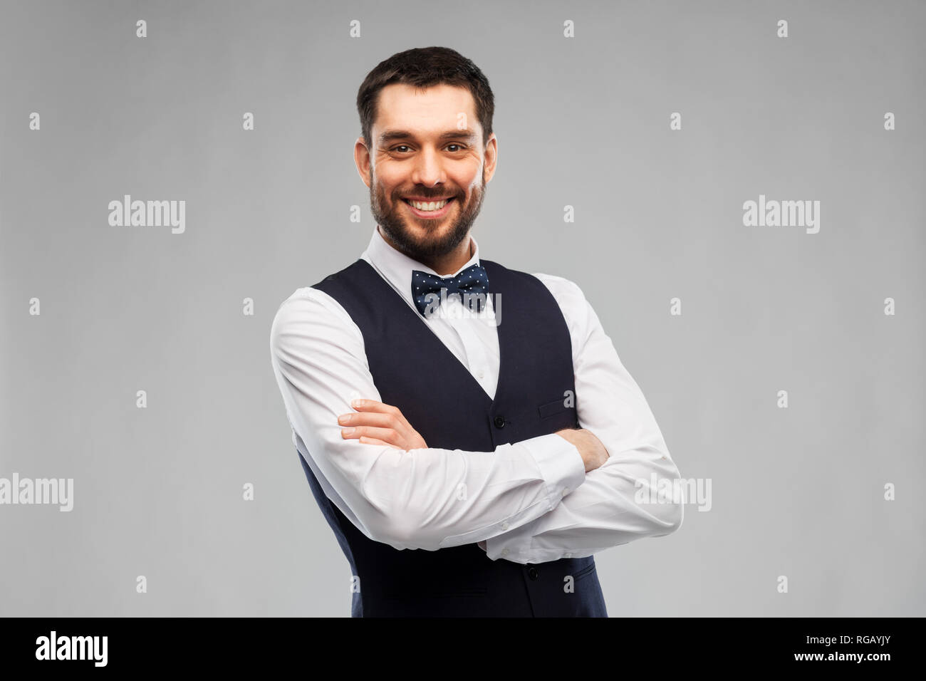 Glückliche Menschen in der Partei Kleidung Stockfoto