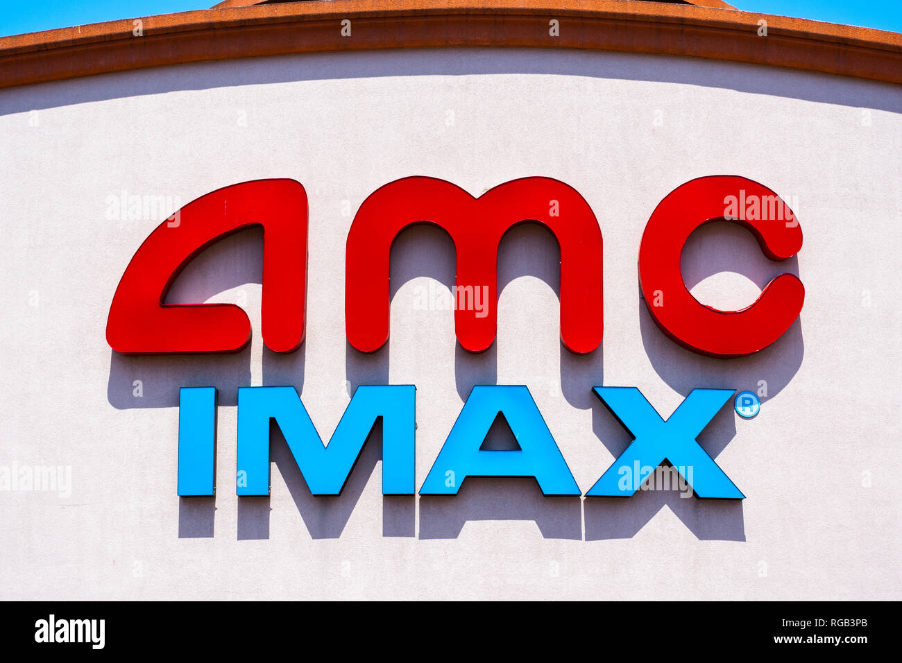 Mai 3, 2018 Santa Clara/CA/USA - AMC IMAX-Logo über dem Eingang und Box Office Stockfoto