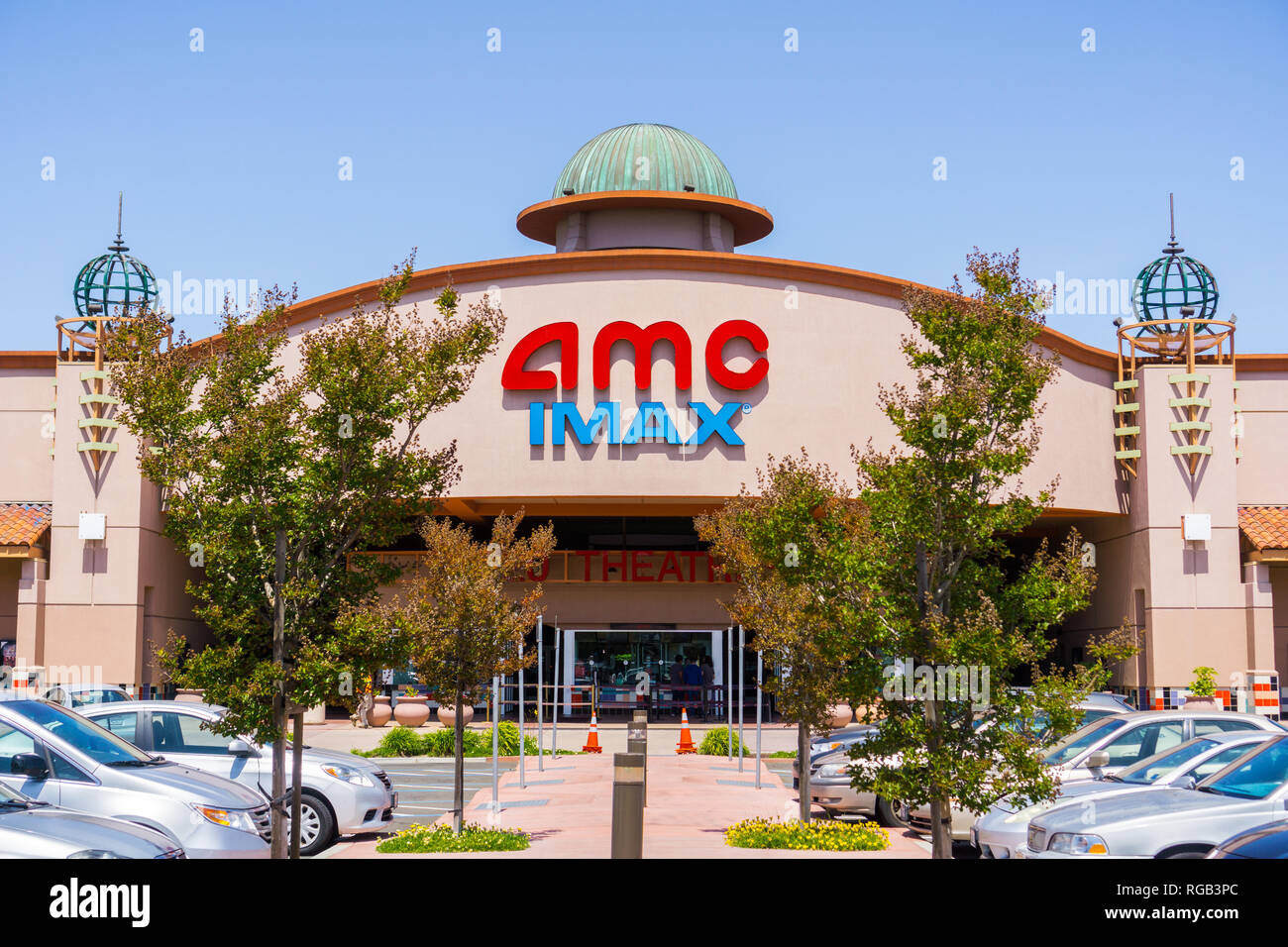 Mai 3, 2018 Santa Clara/CA/USA - AMC IMAX-Logo über dem Eingang und Box Office Stockfoto