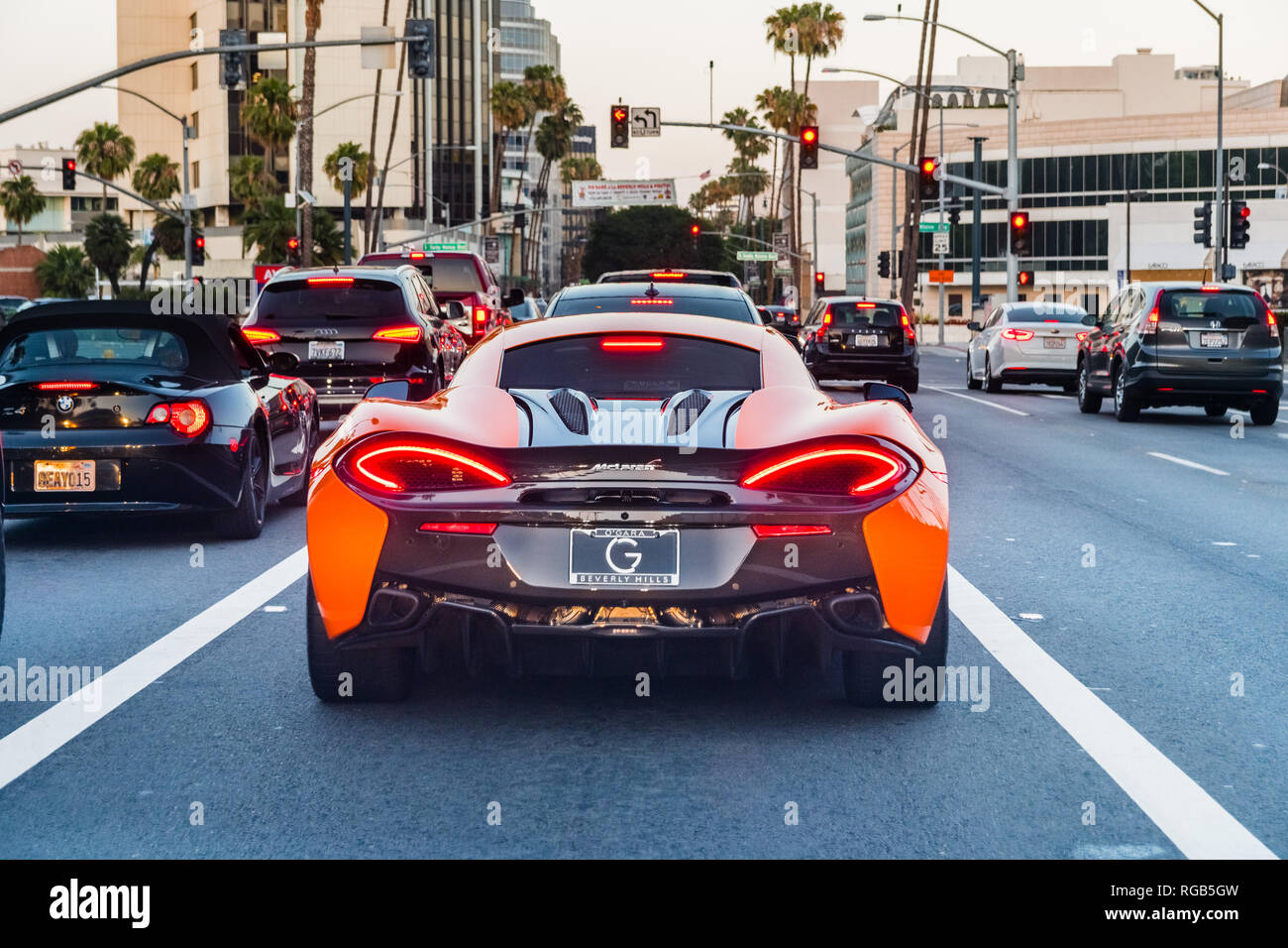 Juni 8, 2018 Los Angeles/CA/USA - Rückansicht von McLaren 570 S sport auto Fahren auf der Straße von Los Angeles Stockfoto