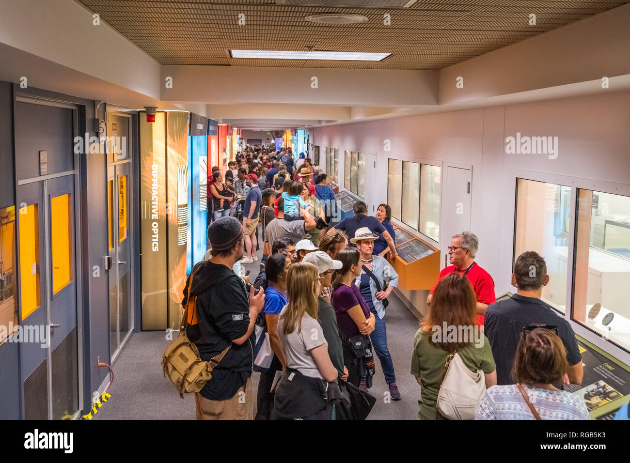 Juni 10, 2018 La Canada Flintridge/CA/USA - Massen von Menschen, die in der mikrogeräte Labor in der 'ein Ticket JPL' Ereignis zu erkunden Stockfoto