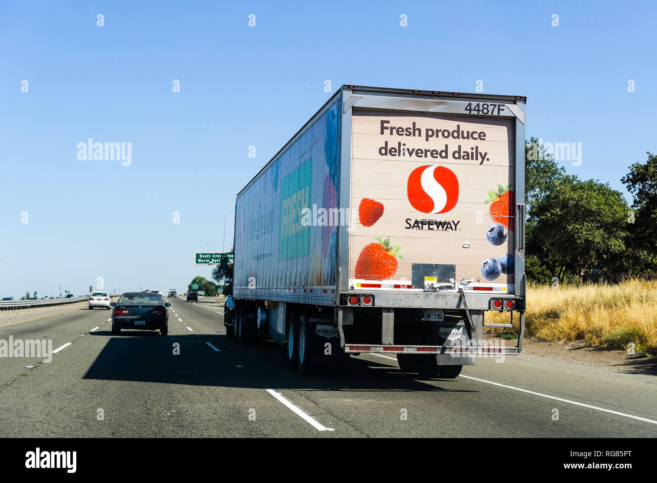 Juni 23, Fremont 2018/CA/USA - Safeway Lkw fahren auf der Autobahn im Osten der Bucht von San Francisco Stockfoto