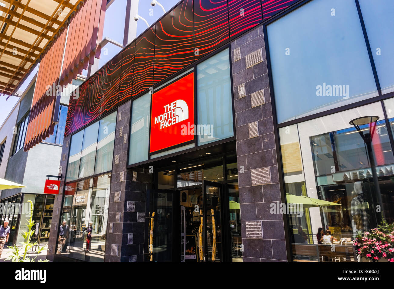 August 2, 2018 in Palo Alto/CA/USA - The North Face store in der gehobenen open air Stanford Shopping Mall, Silicon Valley, Kalifornien Stockfoto