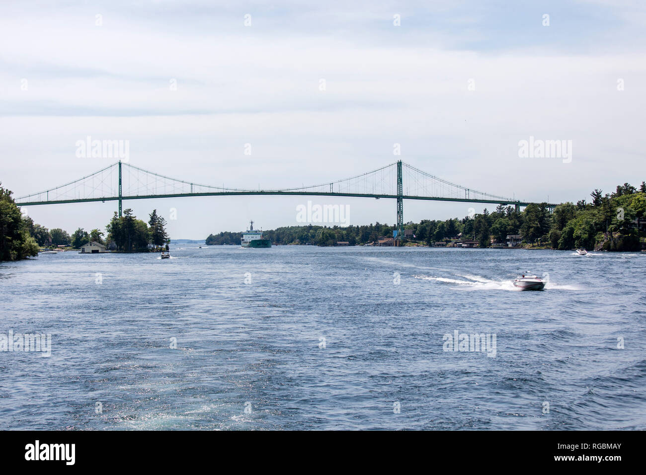 1000 Inseln Region, Ontario, Kanada, 17. Juni 2018: Die 1000 Inseln internationale Brücke ist ein System von fünf Brücken über den Sankt-Lorenz-Strom Stockfoto