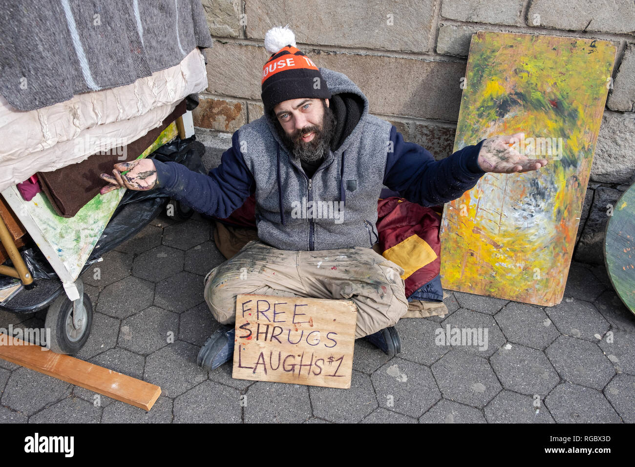 Ein strassenmusikant, Street Performance Künstler und Maler Freie zuckt aber Verkaufen lacht für $ 1 pro. Im Union Square Park in Manhattan, New York City. Stockfoto