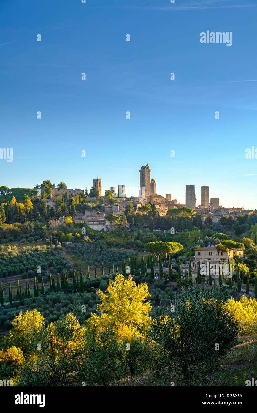 Italien, Toskana, San Gimignano, cityview mit gender Türme im Morgenlicht Stockfoto