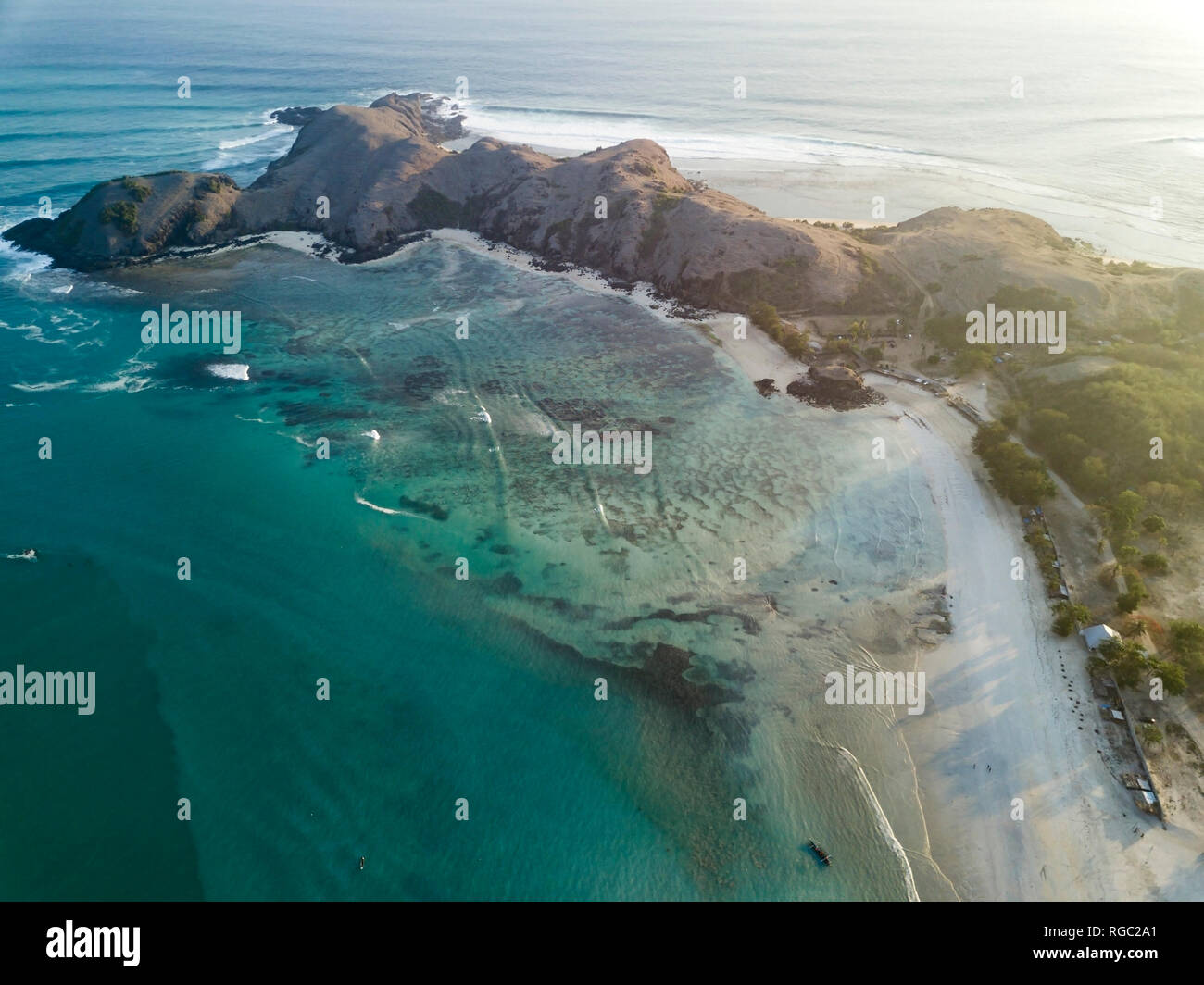 Indonesien, Lombok, Luftaufnahme von Tanjung Aan Strand Stockfoto