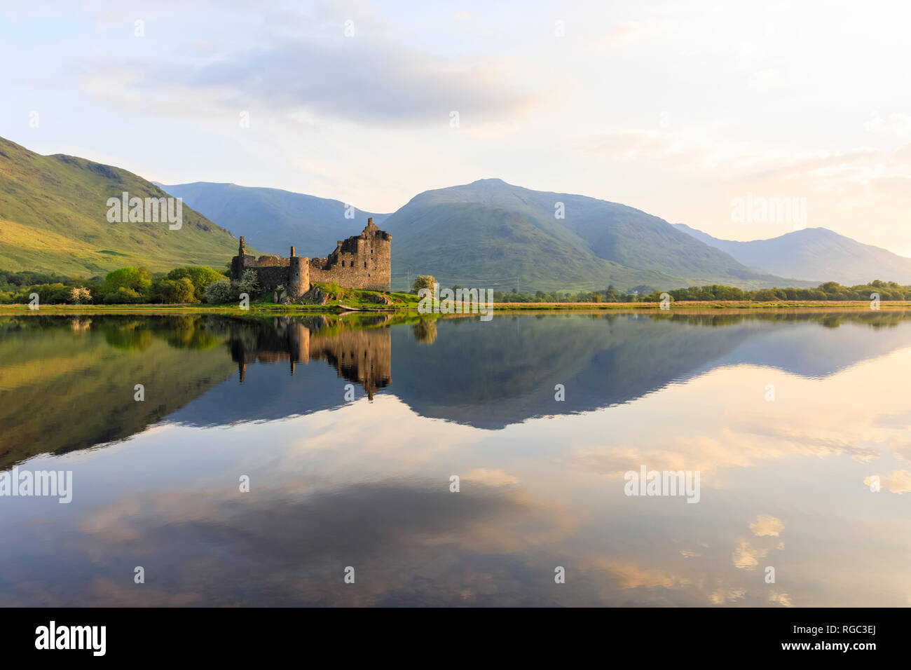 Großbritannien, Schottland, Scottish Highlands, Argyll und Bute, Loch Awe, Burgruine Kilchurn Castle Stockfoto