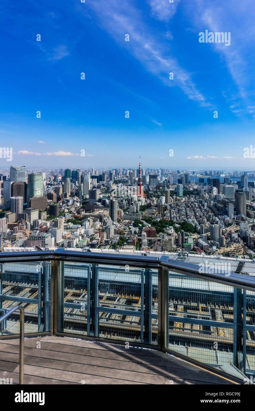 Japan, Tokio, Blick auf die Stadt von der Aussichtsplattform Stockfoto