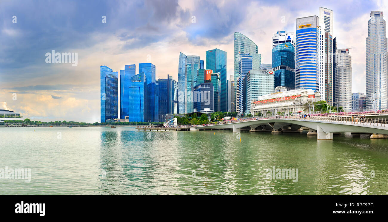 Singapur, Singapur - ca. September 2017: Skyline von Singapur City von Marina Bay, Singapore. Stockfoto