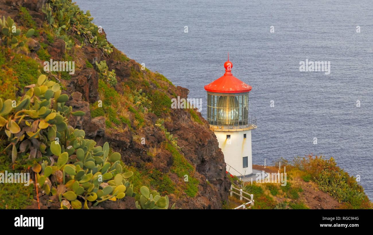 Makapuu Leuchtturm auf der hawaiianischen Insel Oahu bei Sonnenuntergang Stockfoto