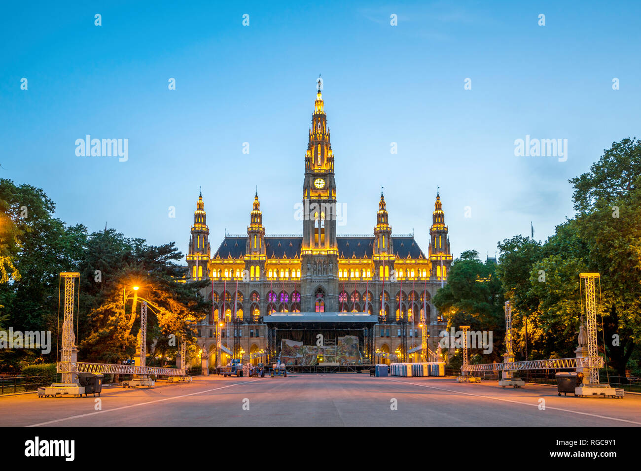 Österreich, Wien, Rathaus, blaue Stunde Stockfoto