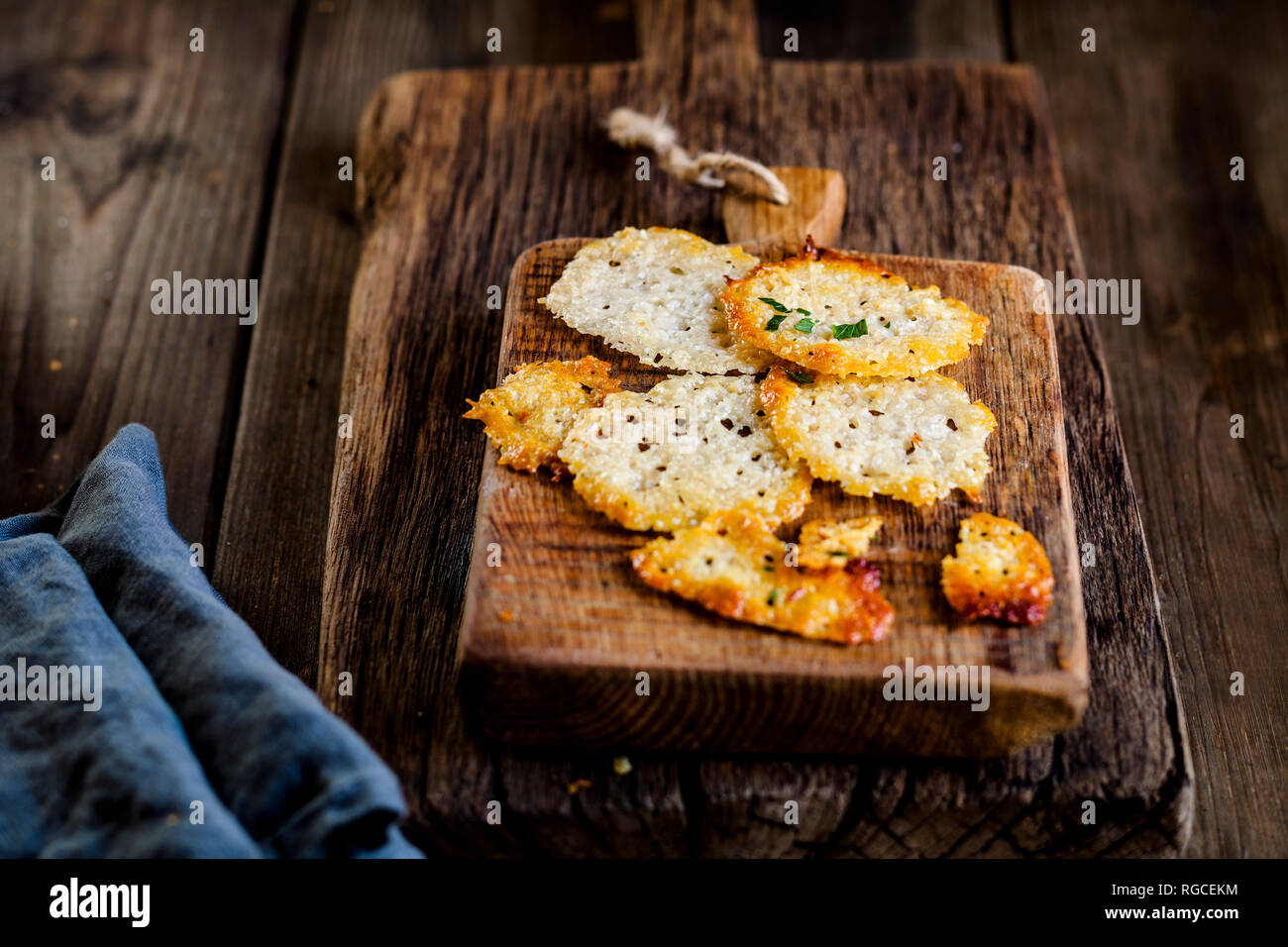 Hausgemachte parmesan Chips Stockfoto