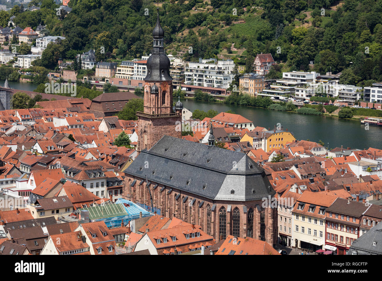 Deutschland, Baden-Württemberg, Heidelberg, Neckar, Blick auf die Stadt mit der Kirche des Heiligen Geistes Stockfoto