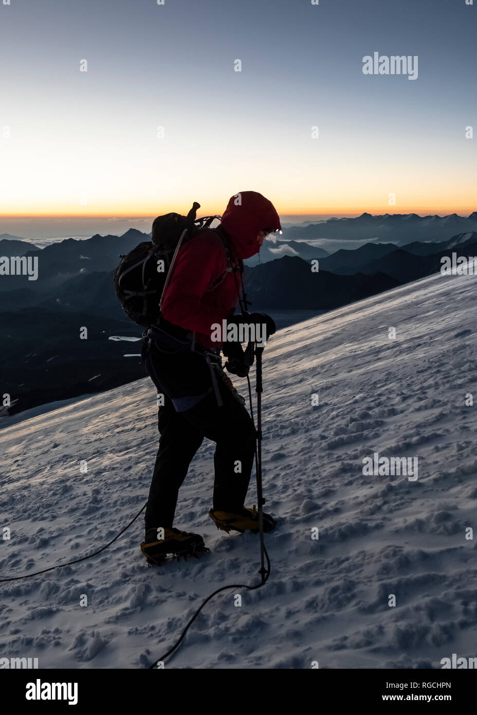 Russland, Obere Baksan Valley, Kaukasus, Bergsteiger, aufsteigend Elbrus Stockfoto