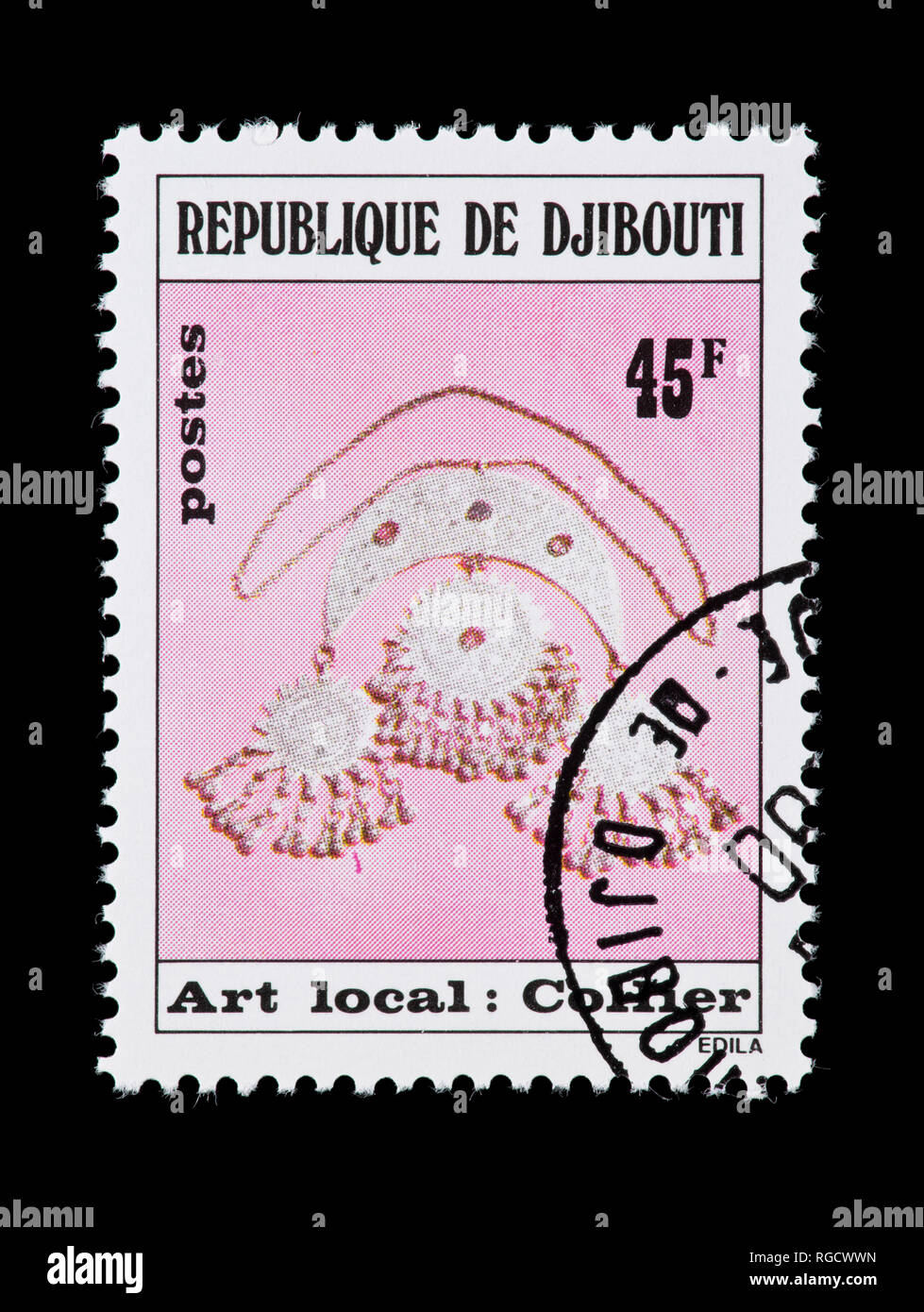 Briefmarke von Dschibuti, einer vor Ort gefertigten, Halskette. Stockfoto
