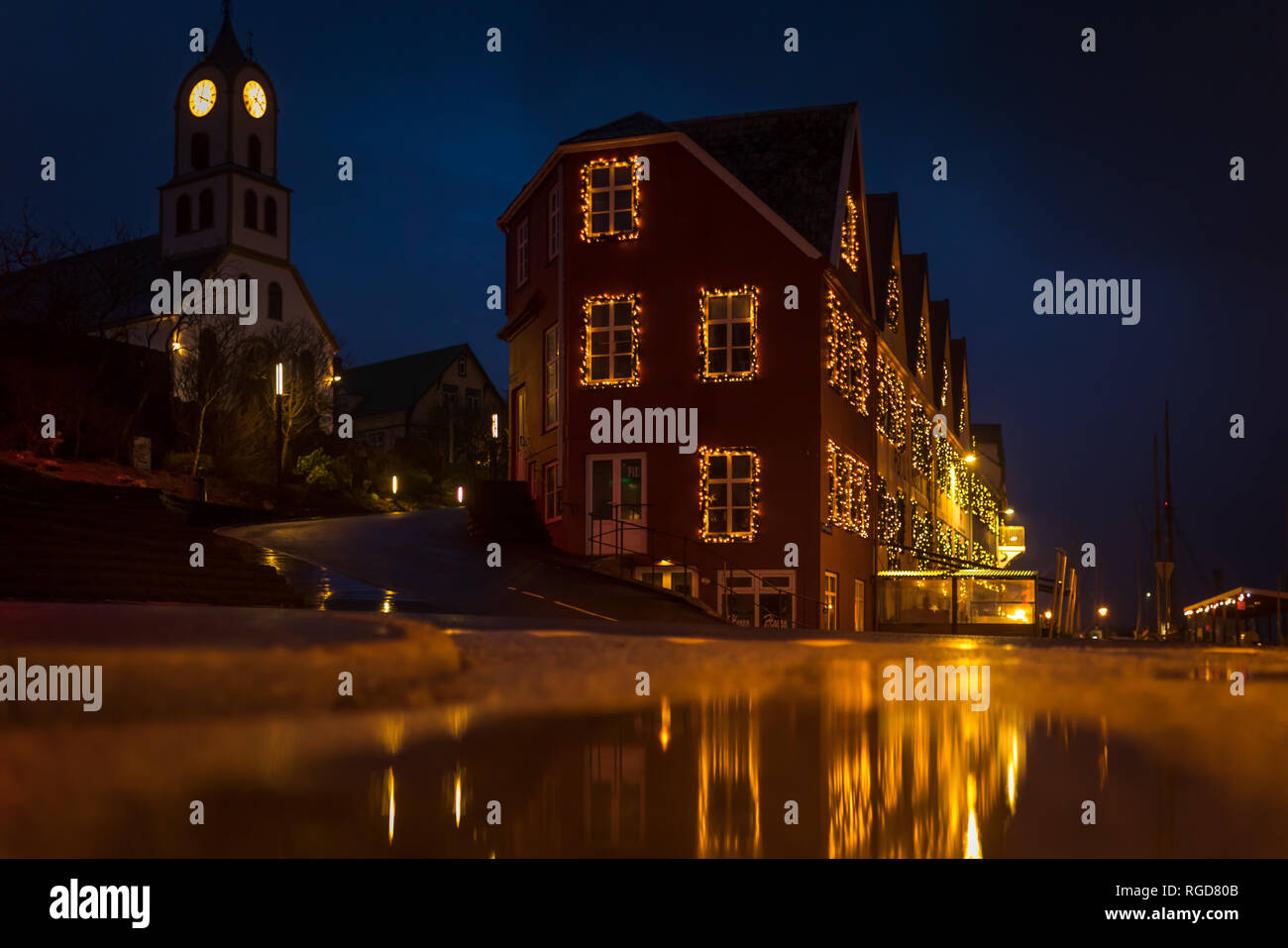 Tórshavn bei Nacht. Färöer Inseln Stockfoto