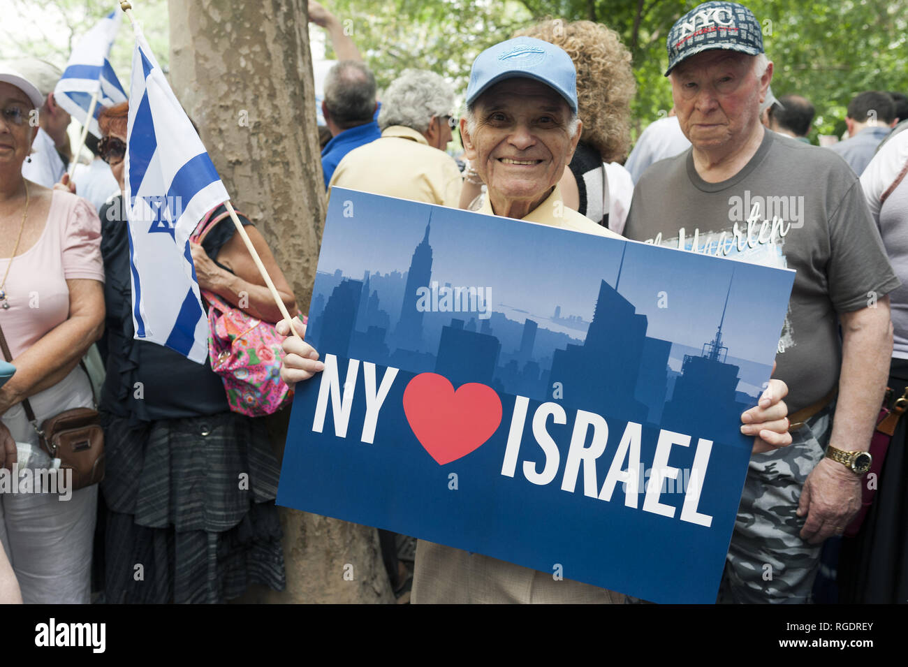 Über 10.000 Pro-Israel Demonstranten versammelten in der Nähe der UNO für eine Rallye Israel während seiner gegenwärtigen israelisch-palästinensischen Krise zu unterstützen, 28. Juli 2014 Stockfoto