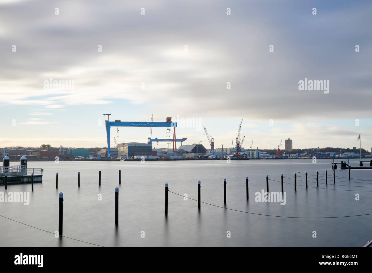 Kiel, Schleswig-Holstein/Deutschland - vom 29. Januar 2019: Tyssen Krupp Werft in Kiel die Hauptstadt von Schleswig-Holstein Stockfoto
