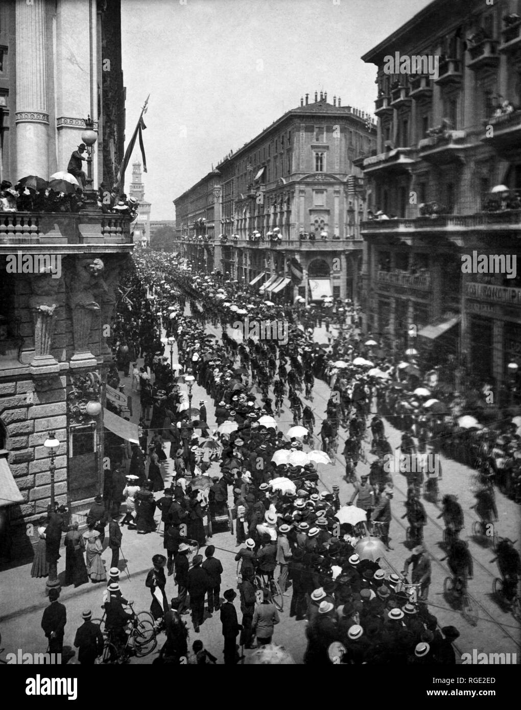Feier zum zehnten Jahrestag des Touring Club Italiano, via Dante, Mailand 1905 Stockfoto